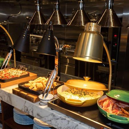 Horizon By Skycity Auckland Kültér fotó A chafing dish buffet