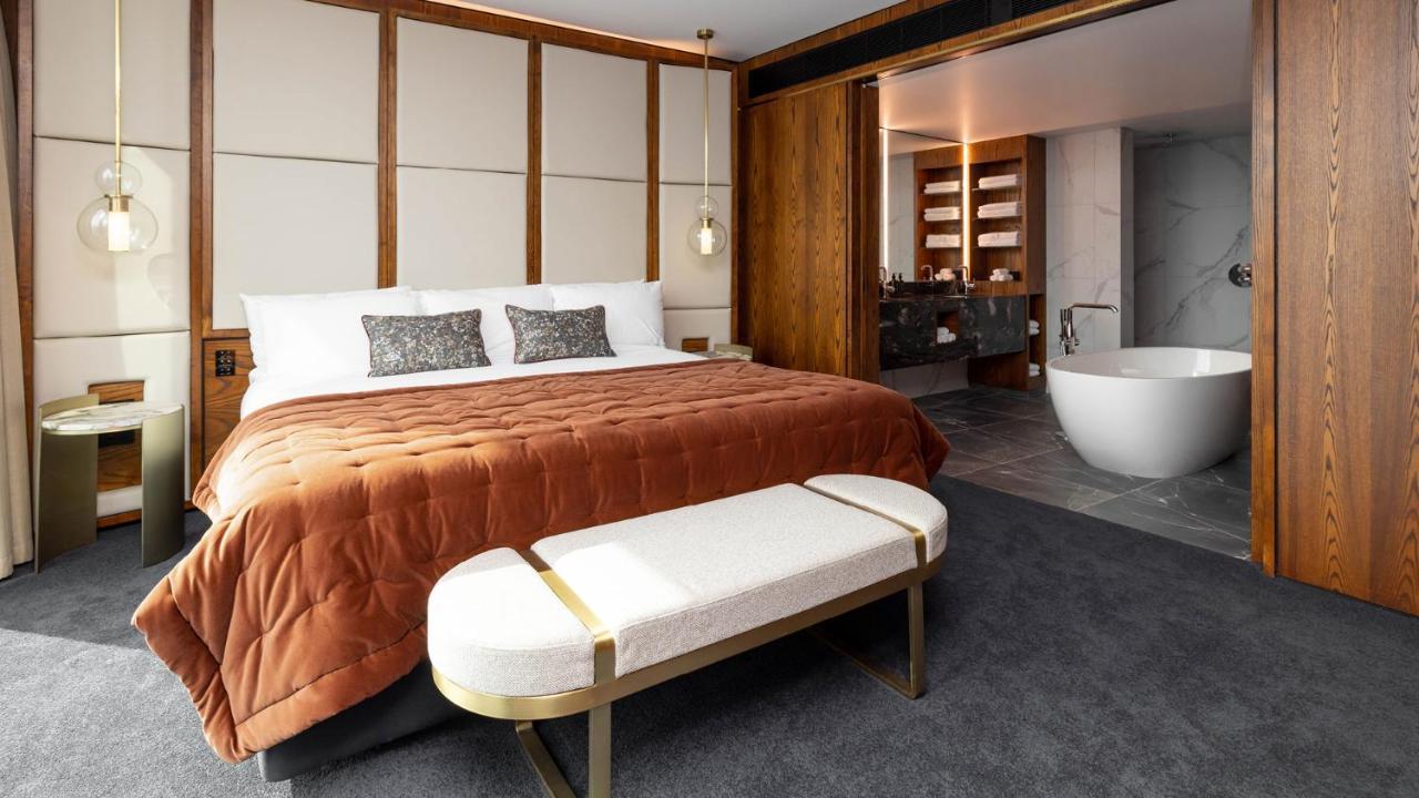 Horizon By Skycity Auckland Kültér fotó A bedroom at The Hari