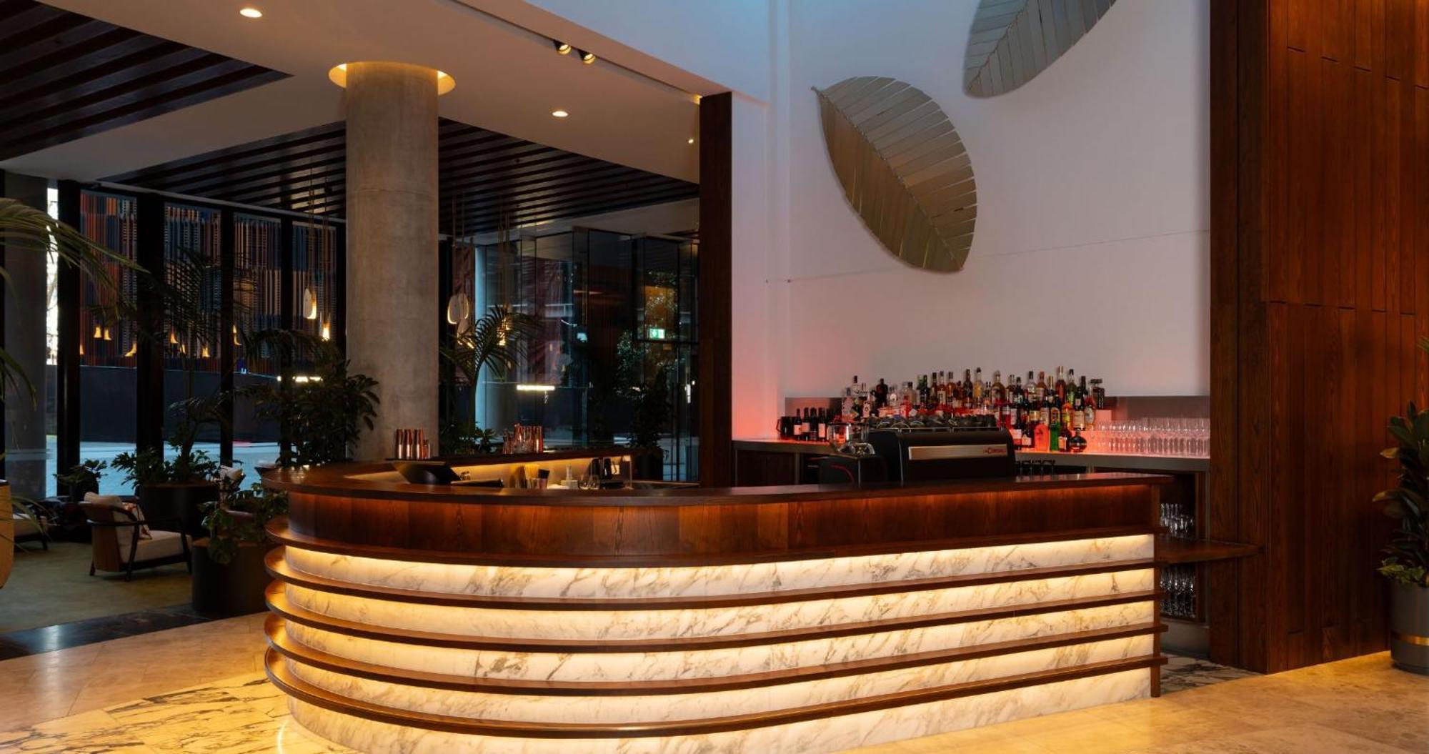 Horizon By Skycity Auckland Kültér fotó The bar at the Mandarin Oriental, Munich