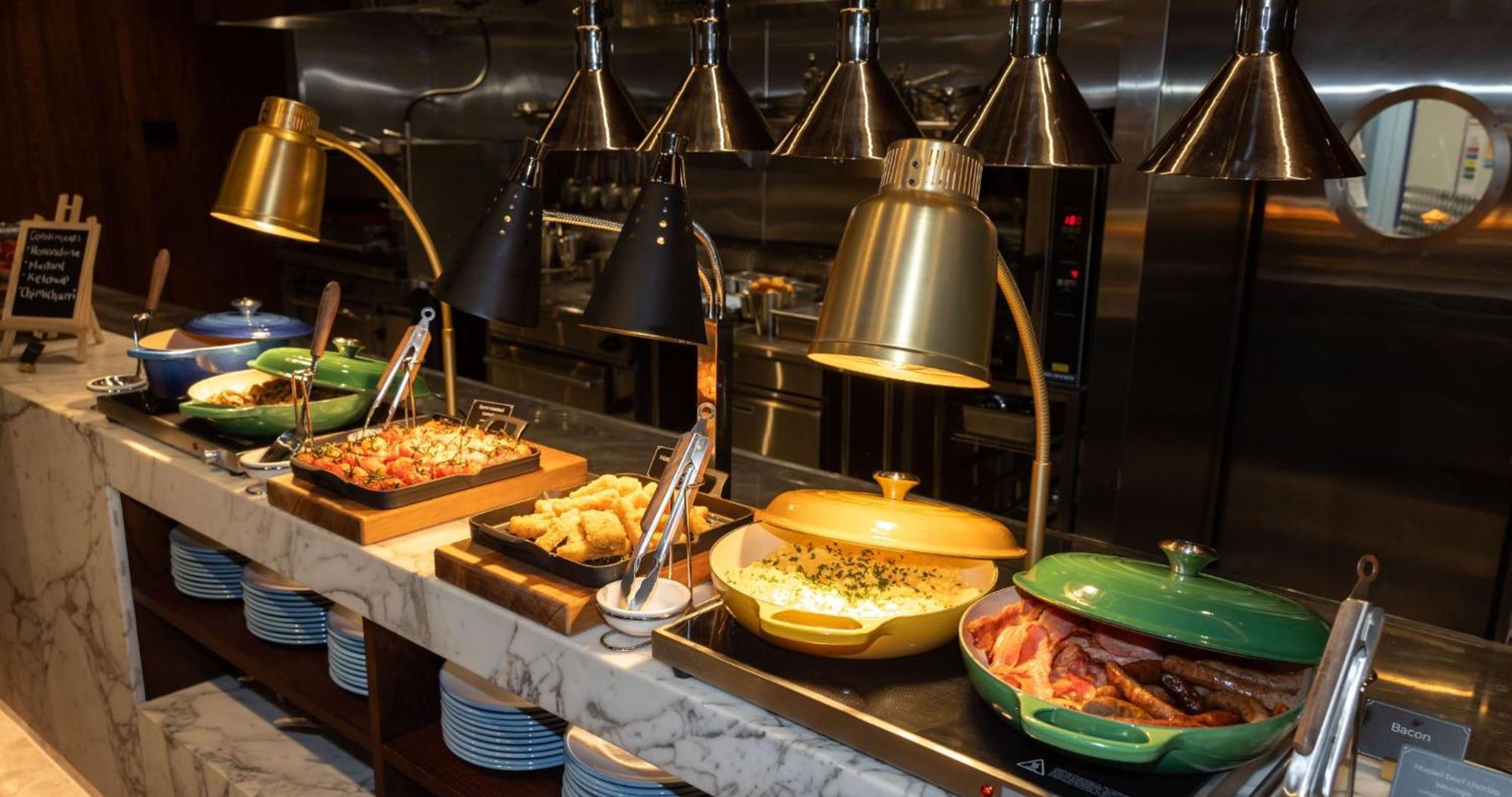 Horizon By Skycity Auckland Kültér fotó A chafing dish buffet